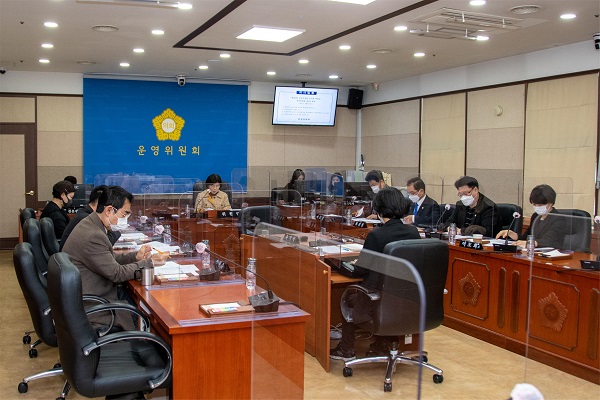 9일 강남구의회 폐회 중 운영위원회 회의 모습