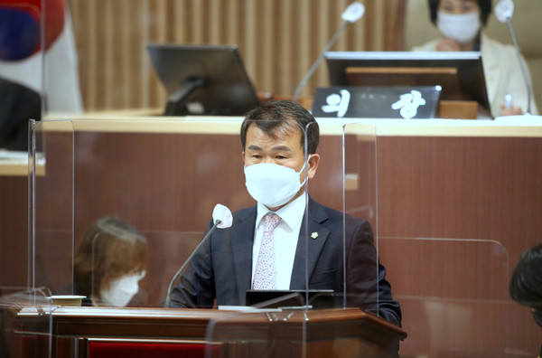 김덕현 서대문구의원이 이달 24일 제269회 서대문구의회 임시회 본회의에서 발언하고 있다. 