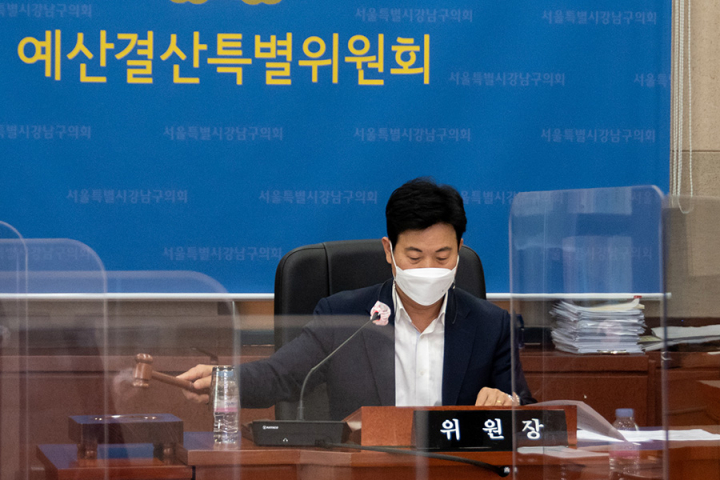 이재진 예산결산특별위원회 위원장. [사진=강남구의회]