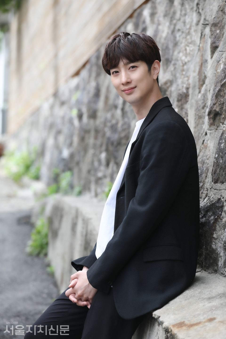 ▲ 배우 서동진이 대학로에서 서울자치신문과 인터뷰를 진행하고 있다. ㅣ사진 ⓒ 김수현 기자