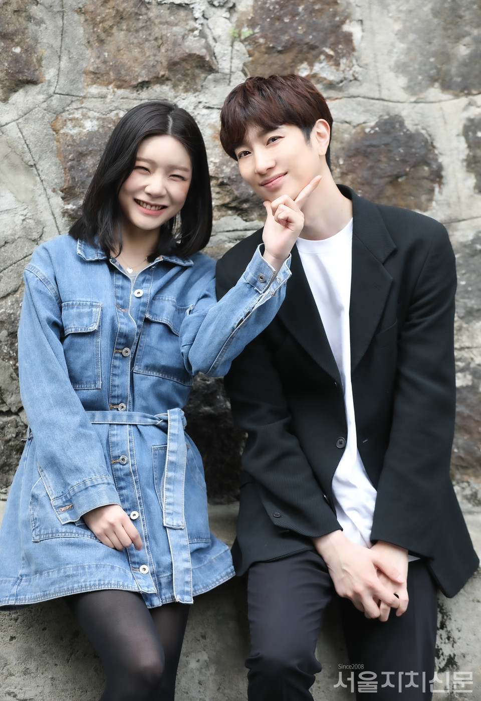 ▲ 배우 서동진과 홍미금이 대학로에서 서울자치신문과 인터뷰를 진행하고 있다. ㅣ사진 ⓒ 김수현 기자