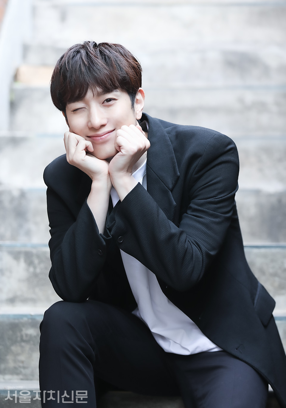 ▲ 배우 서동진이 대학로에서 서울자치신문과 인터뷰를 진행하고 있다. ㅣ사진 ⓒ 김수현 기자