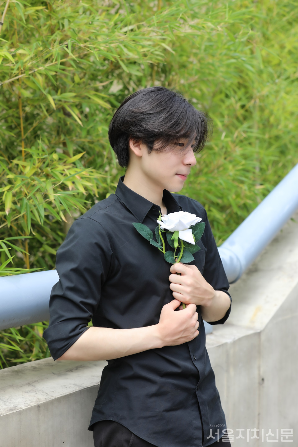 ▲ 배우 이준우가 대학로에서 서울자치신문과 인터뷰를 진행하고 있다. ㅣ사진 ⓒ 김수현 기자