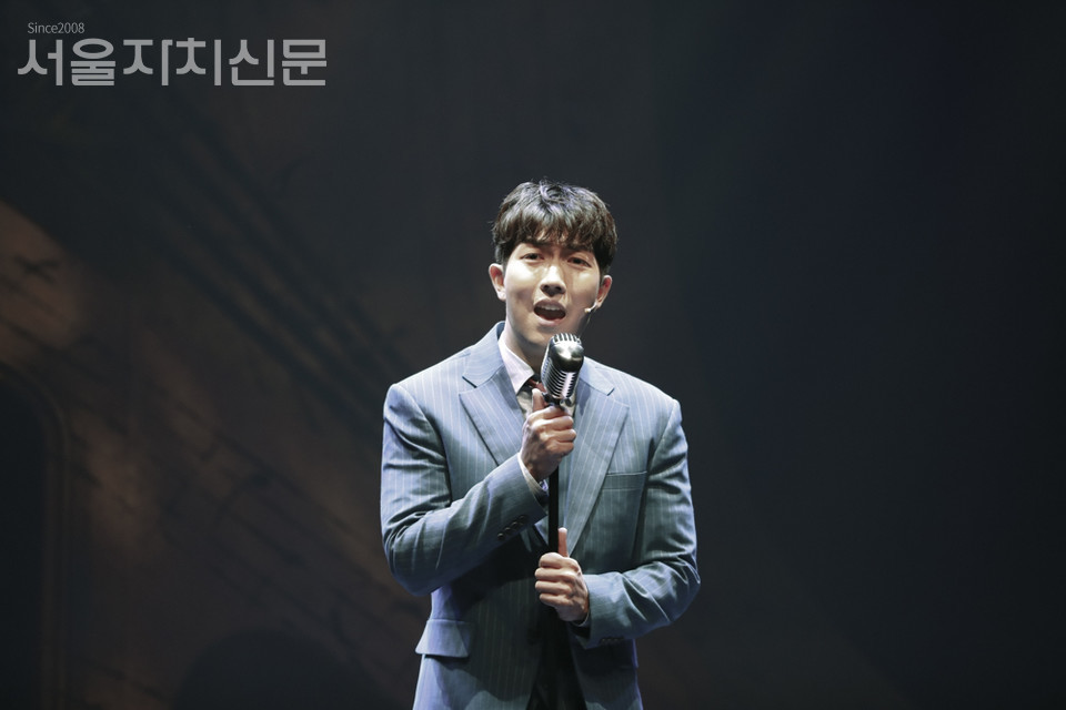 현석준 배우가 '아름다운 강산' 장면을 시연하고 있다. ㅣ사진 ⓒ 김수현 기자