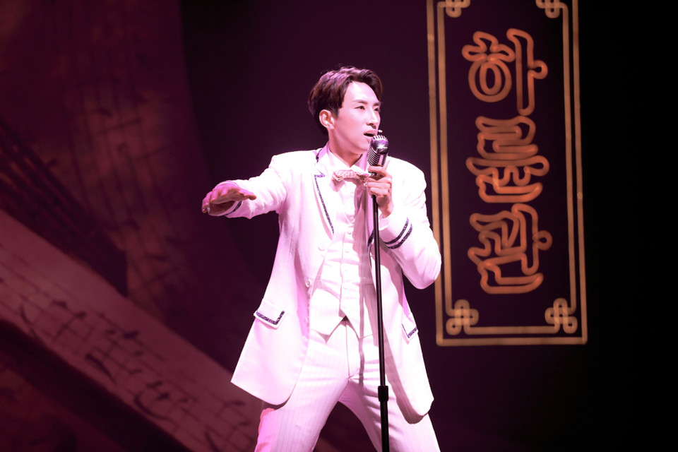 김윤하 배우가 '바람' 장면을 시연하고 있다. ㅣ사진 ⓒ 김수현 기자