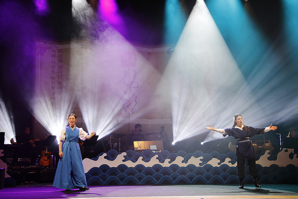 2021웰컴대학로 참가작 ’활극 심청’ 공연장면 ㅣ지오뮤직 제공