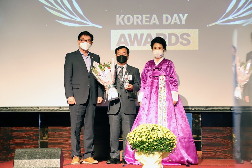 “2021년 Korea Day 세계문화축제 개최”, 사진 왼쪽은 서울시의회 문화체육관광위 최영주 위원