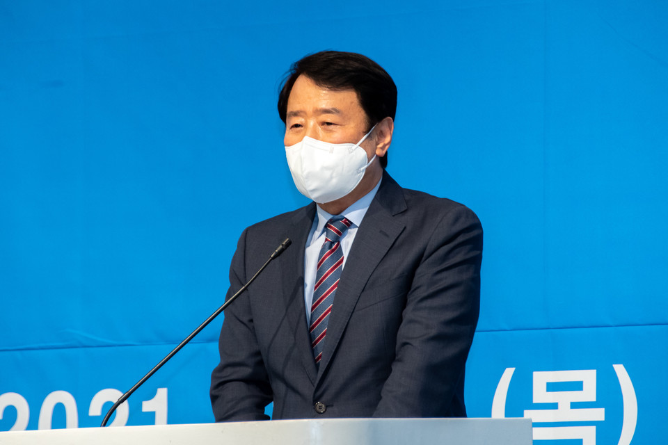 25일 삼정호텔 아도니스홀에서 진행된 ‘제71주년 6·25전쟁 호국영웅 감사 위로연’에서 강남구의회 한용대 의장이 축사를 하고 있다.