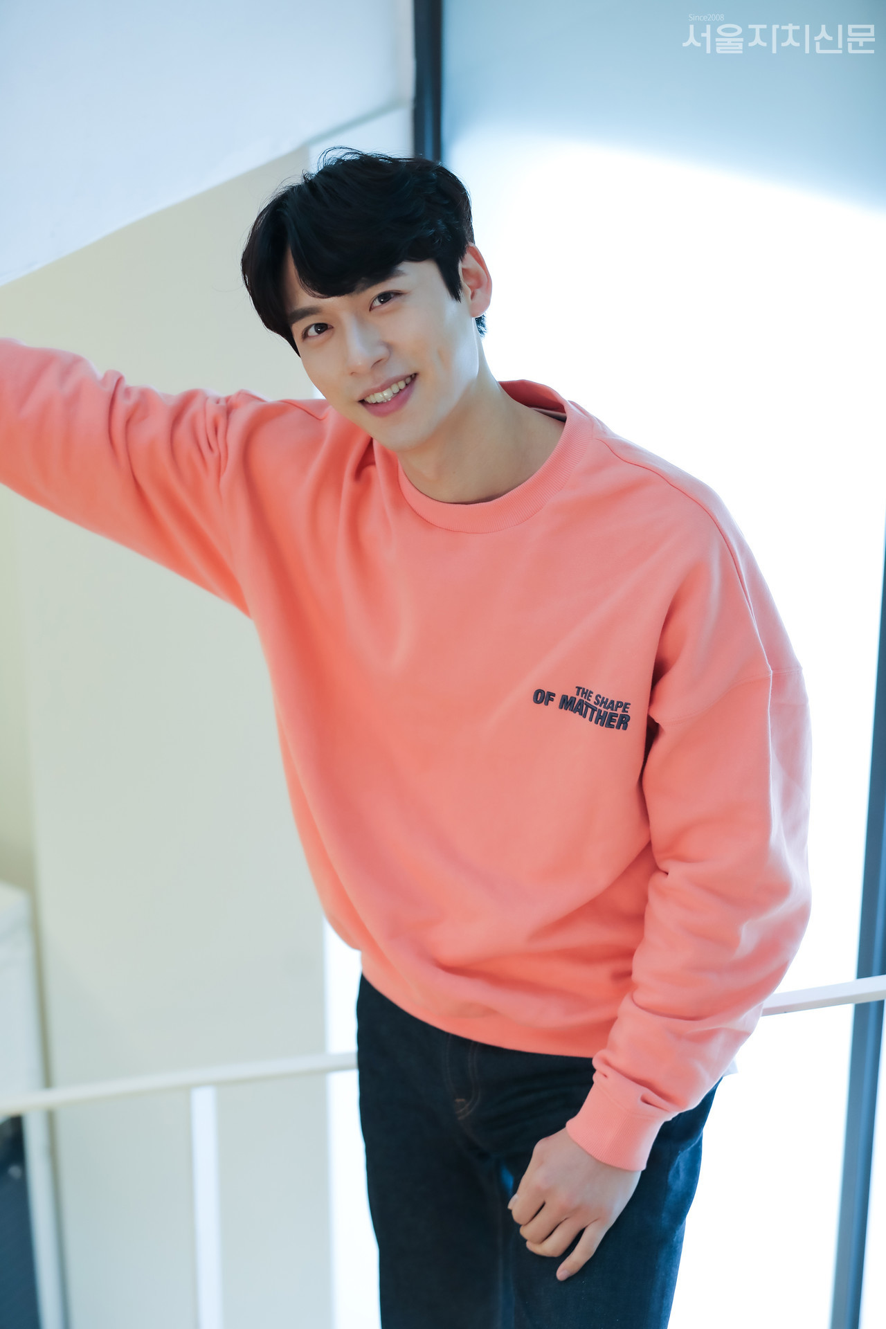 ▲ 배우 윤승우가 서울자치신문과 인터뷰를 진행하고 있다. ㅣ사진 ⓒ 김수현 기자 ㅣ장소제공 A스튜디오