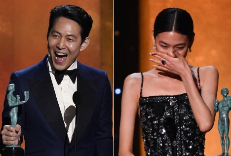 2월27일(현지시간) 로스앤젤레스(LA) 카운티 샌타모니카 바커행어 이벤트홀에서 열린 SAG 시상식에서 남녀주연상에 ‘오징어 게임’의 이정재와 정호연을 호명했다. 사진제공=넷플릭스