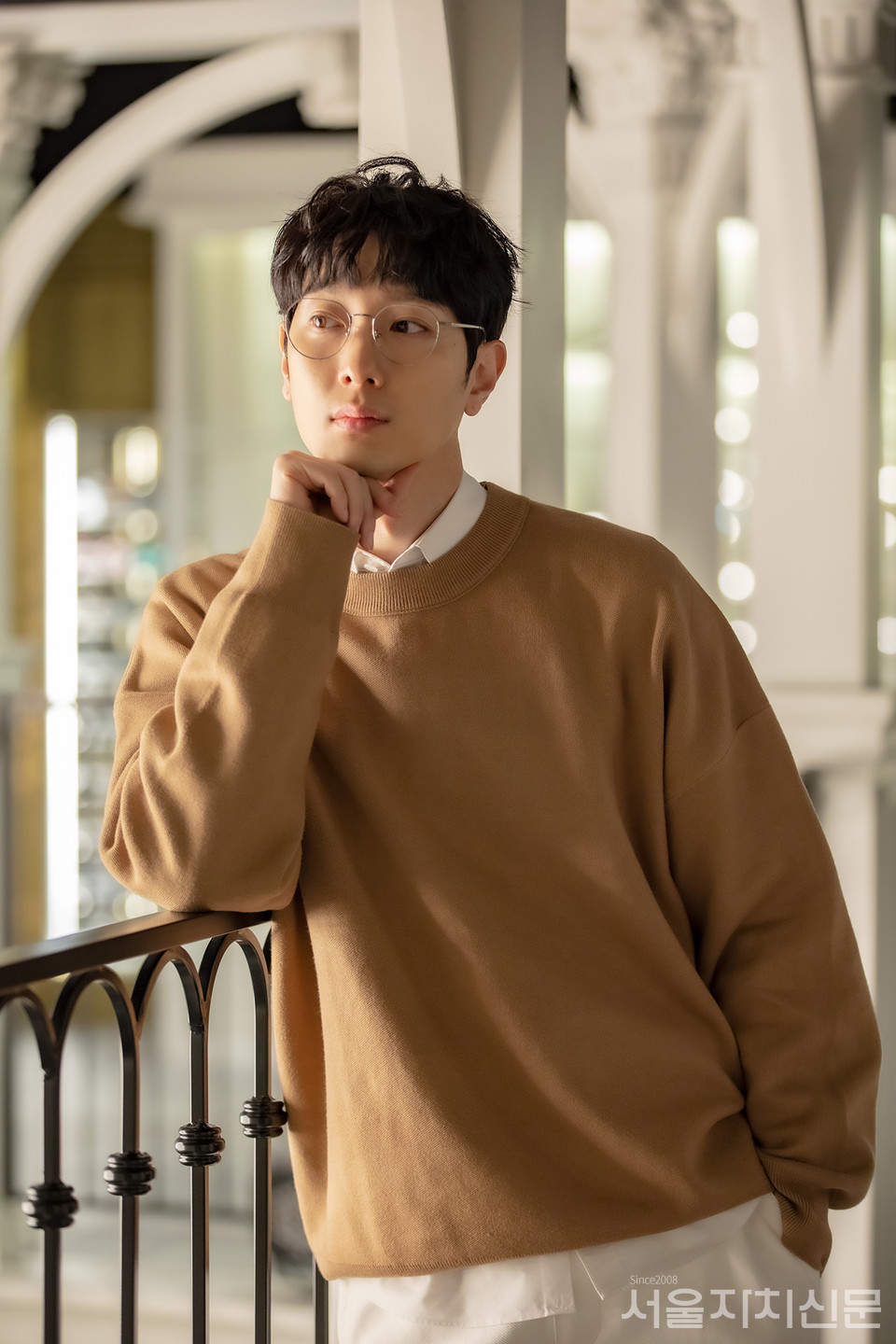 ▲ 배우 서동진이 서울자치신문과 인터뷰를 진행하고 있다. ㅣ사진 ⓒ 김수현 기자 ㅣ장소제공 미미미가든