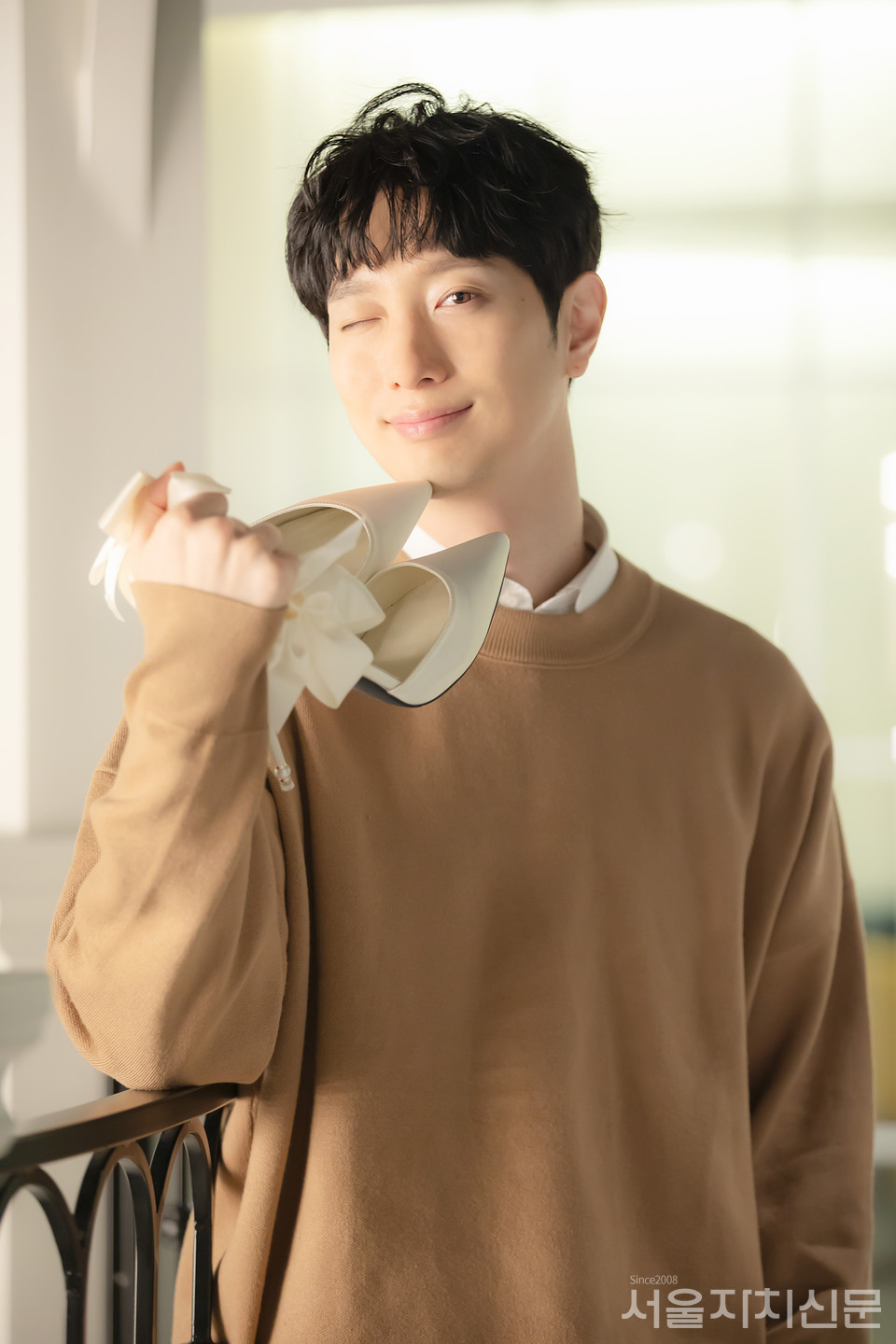 ▲ 배우 서동진이 서울자치신문과 인터뷰를 진행하고 있다. ㅣ사진 ⓒ 김수현 기자 ㅣ장소제공 미미미가든