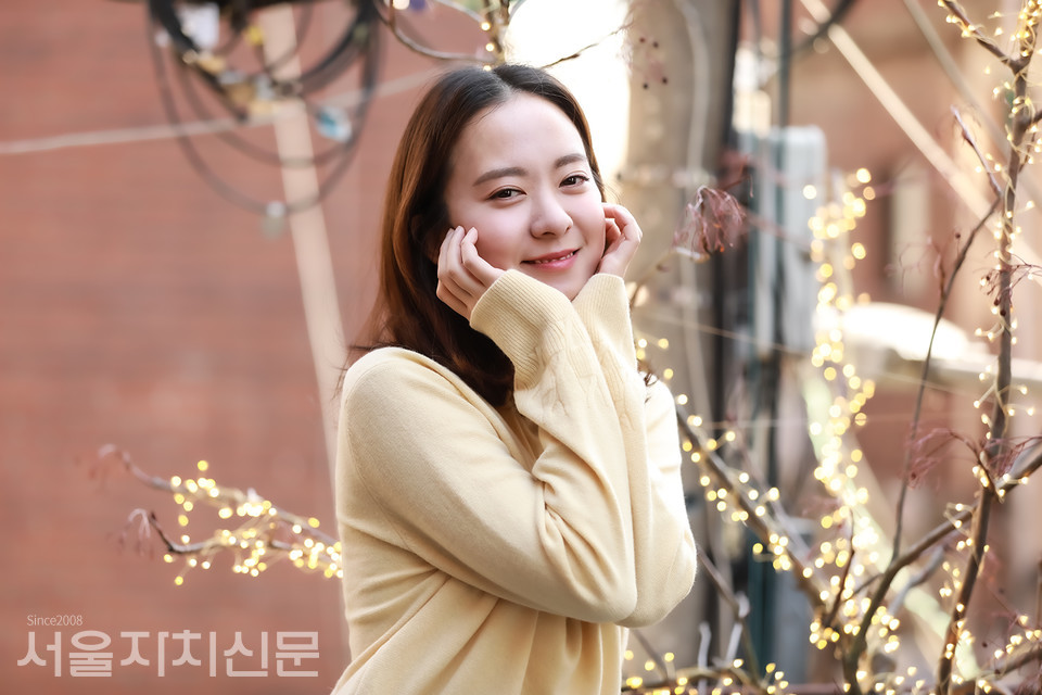 ▲ 배우 송상은이 서울자치신문과 인터뷰를 진행하고 있다. ㅣ사진 ⓒ 김수현 기자