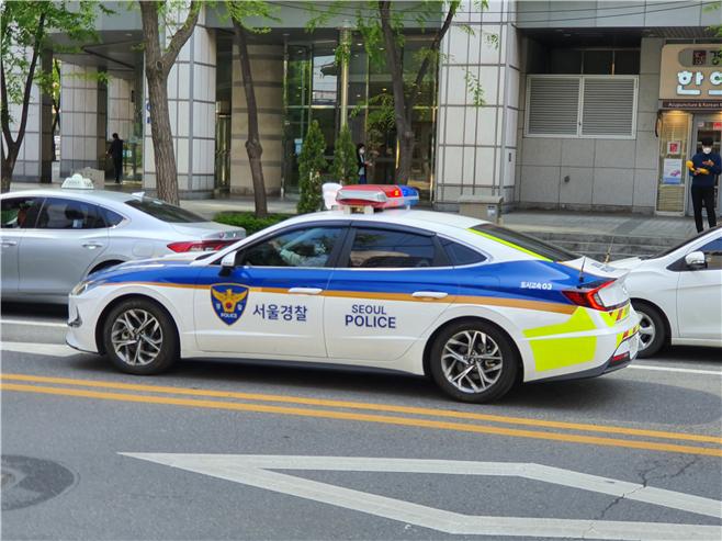 서울시내를 달리는 순찰차량