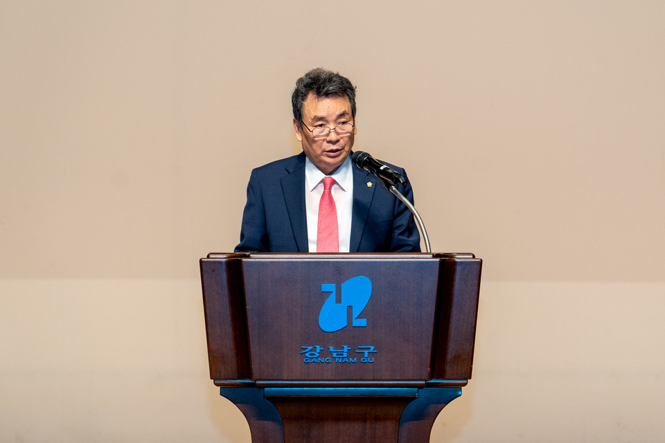 지난 7일 ‘제3회 2022 강남복지포럼’에서 강남구의회 김형대 의장이 축사를 하고 있다. 