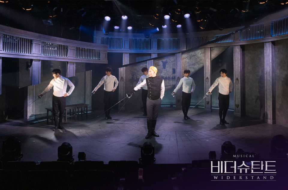 뮤지컬 '비더슈탄트' 공연 이미지 | 제공 = ㈜미스틱컬처