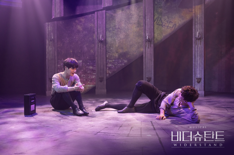 뮤지컬 '비더슈탄트' 공연 이미지 | 제공 = ㈜미스틱컬처
