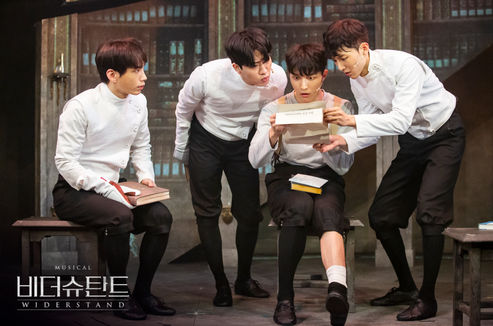 뮤지컬 '비더슈탄트' 공연 이미지 | 제공 = ㈜미스틱컬처