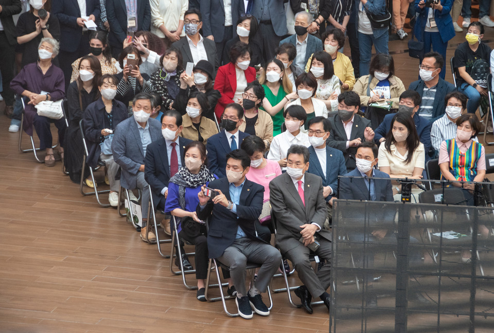 강남구의회, 별마당 패션쇼 참석