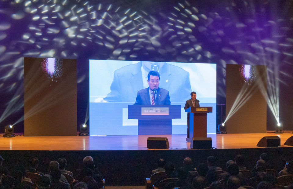 지난 4일 ‘제26회 노인의 날 기념행사’에 참석한 강남구의회 김형대 의장이 축사를 하고 있다