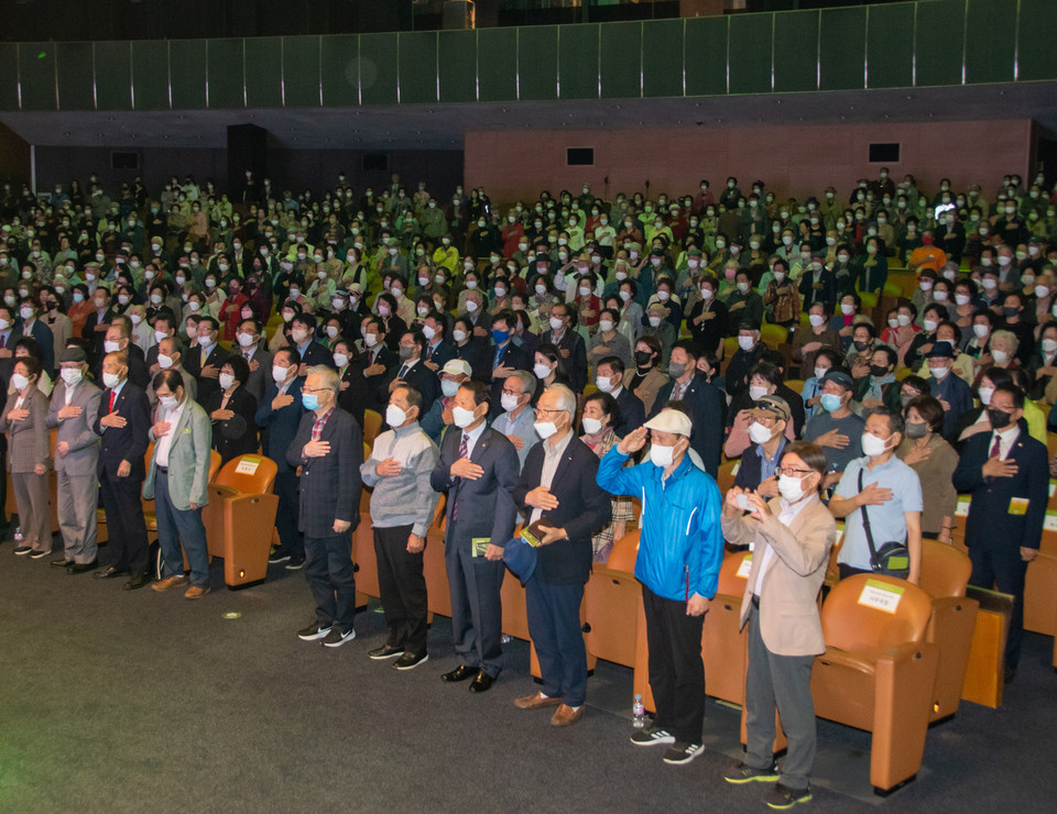 노인의 날 기념행사에 참석한 강남구의회 의원들