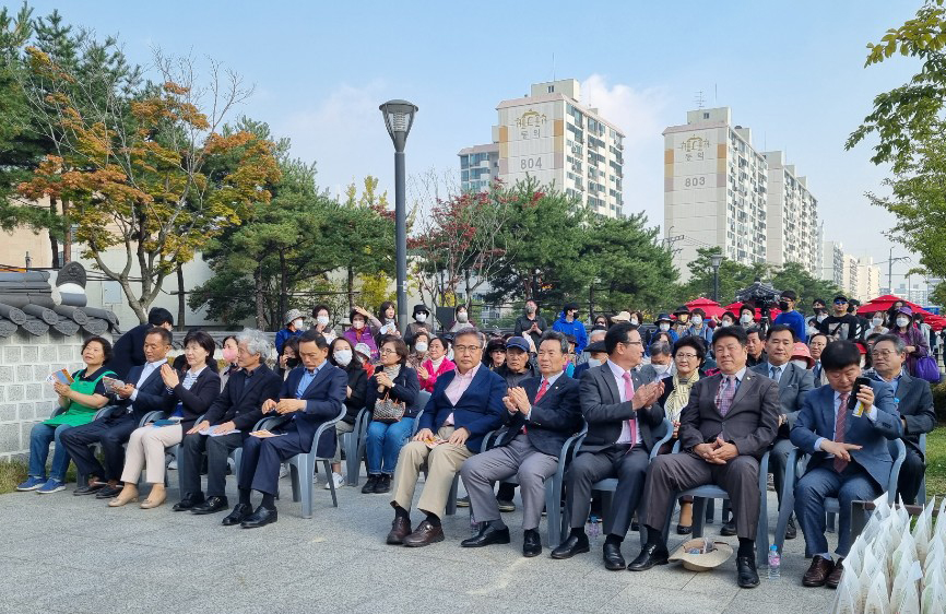 ‘수서 플리마켓 페스타’에 참석한 김형대 의장(우측에서 4번째)과 강남구의회 의원들