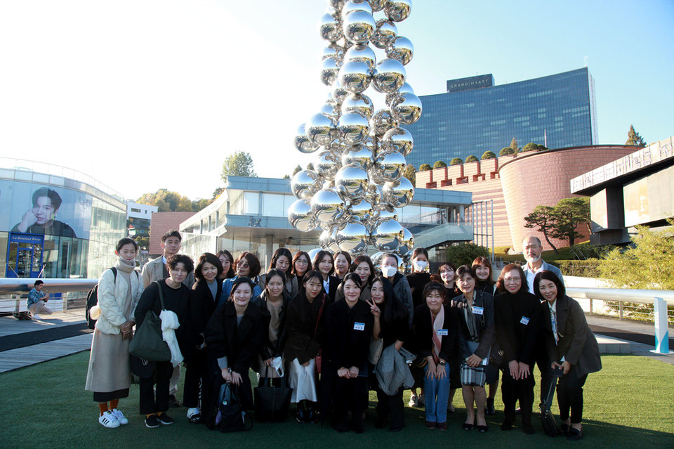 중앙대학교 미래교육원 소속 도슨트 양성과정 수강생 리움미술관에서 현장실습 프로그램 참가 사진