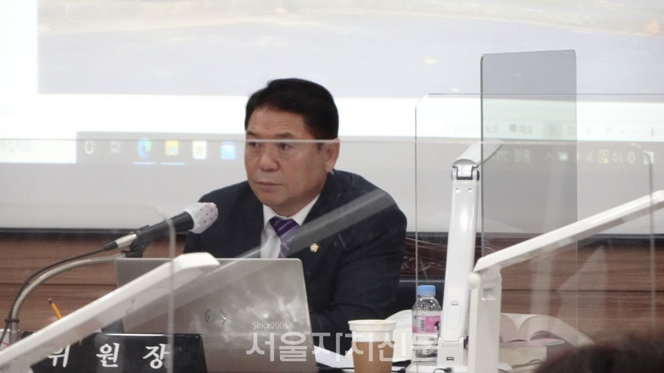 황영각 복지도시위원장