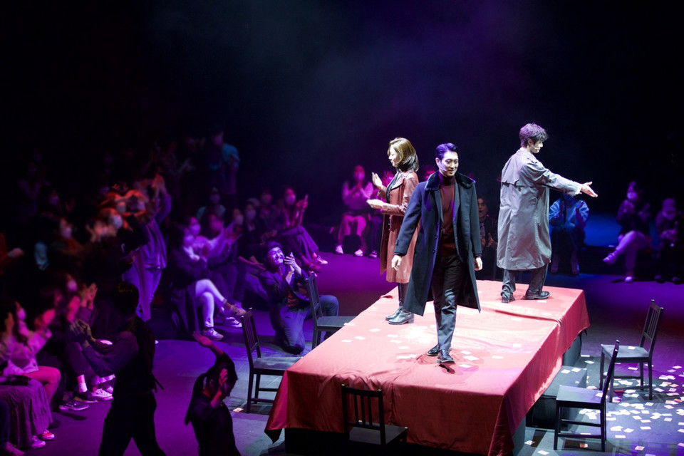 공연 중인 배우들 (왼쪽부터 진소연, 서동진, 이무현) ㅣ 제공 스포트라이트