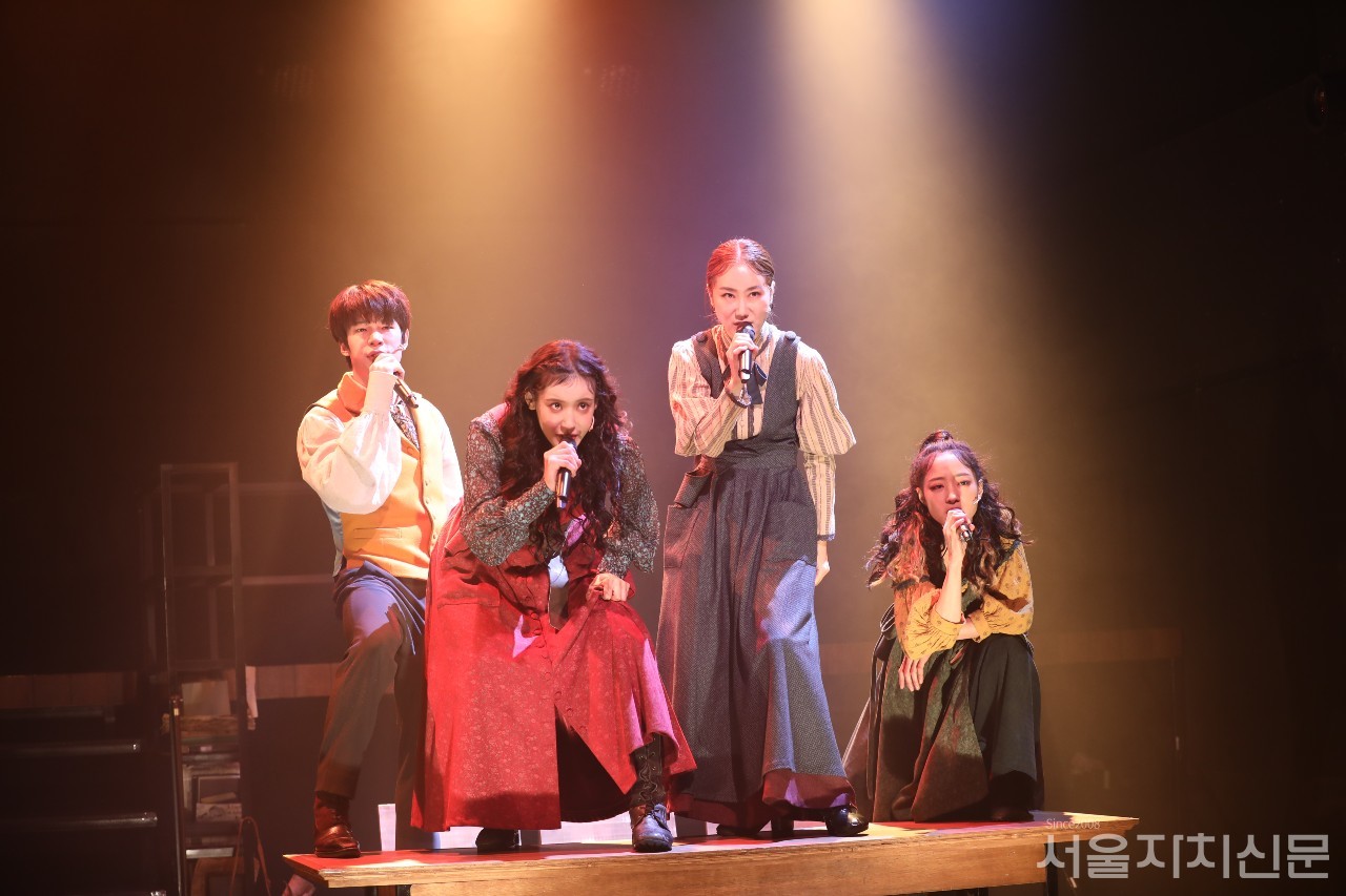배우들이 공연 장면을 시연하고 있다.  사진 ⓒ 김수현 기자