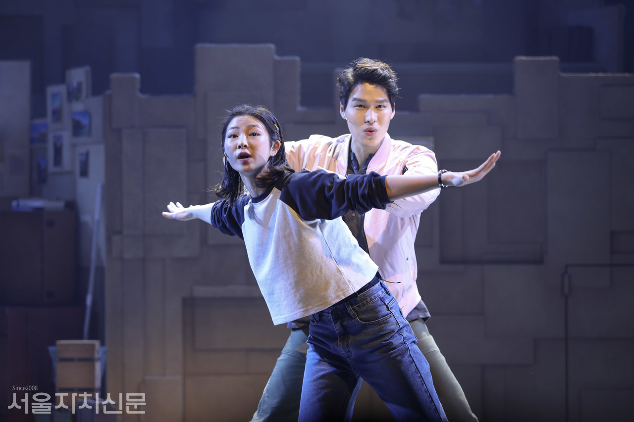 배우 임소윤, 이기현이 '우린 지금 여행 중' 장면을 시연하고 있다. ⓒ 김수현 기자