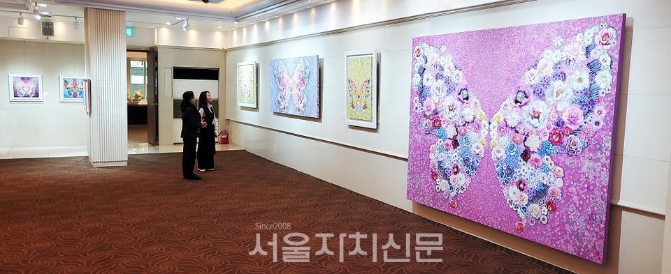 김홍년 작가의 ‘자유, 봄이 오고 있다(Freedom, Spring is around the corner)’전시장 내부