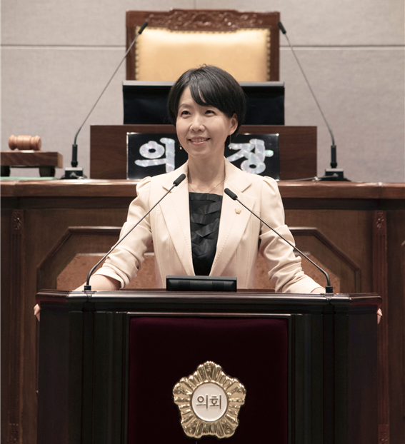 이도희 의원이 강남구의회 제310회 임시회 제2차 본회의에서 발언하고 있다.