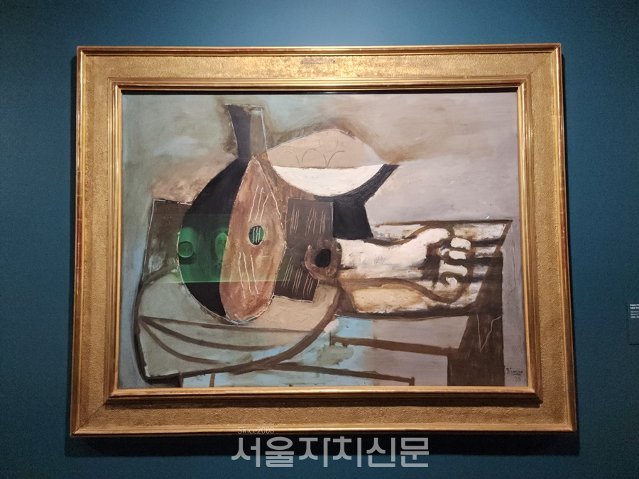 피카소의 만돌린, 과일 그릇, 대리석 주먹