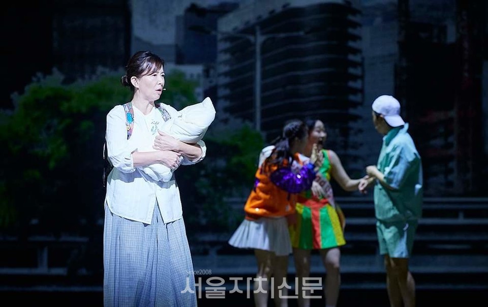 온가족이 함께 즐기는 주크박스 뮤지컬 '친정엄마 3 사진출처=수컴퍼니