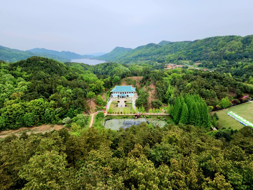 ▲ 청남대가 한눈에 쏙 들어오는 봉황의숲 전망대 ㅣ 사진 최상미 객원기자