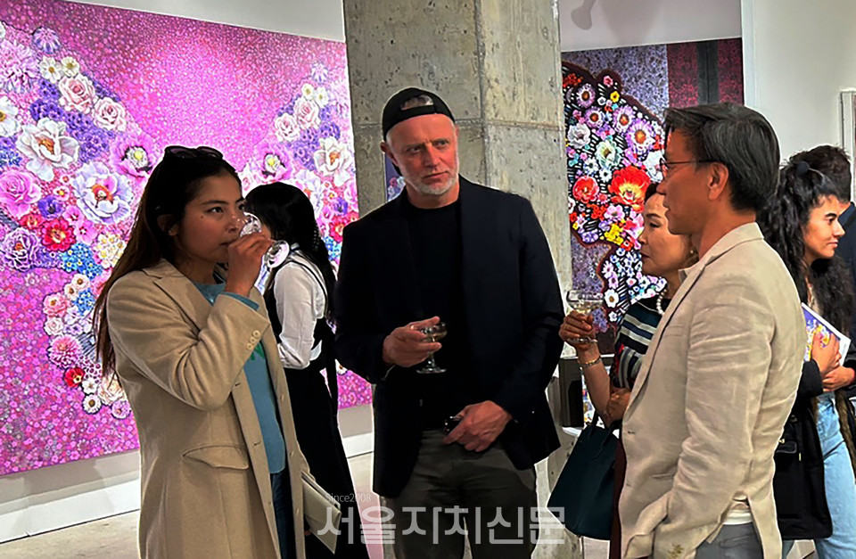‘뉴욕 포커스아트페어 2023’…김홍년의 꽃나비작품 뉴욕에서 큰 호응 2