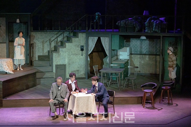연극 '세일즈맨의 죽음' 공연사진. 사진제공= (유)쇼앤텔플레이, (주)와이엠스토리