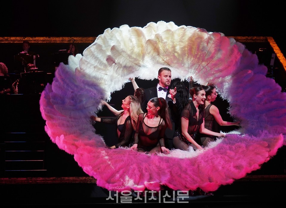 프레스콜 리뷰…뮤지컬 시카고 25주년 기념 오리지널 팀, 관능의 무대 펼친다 4