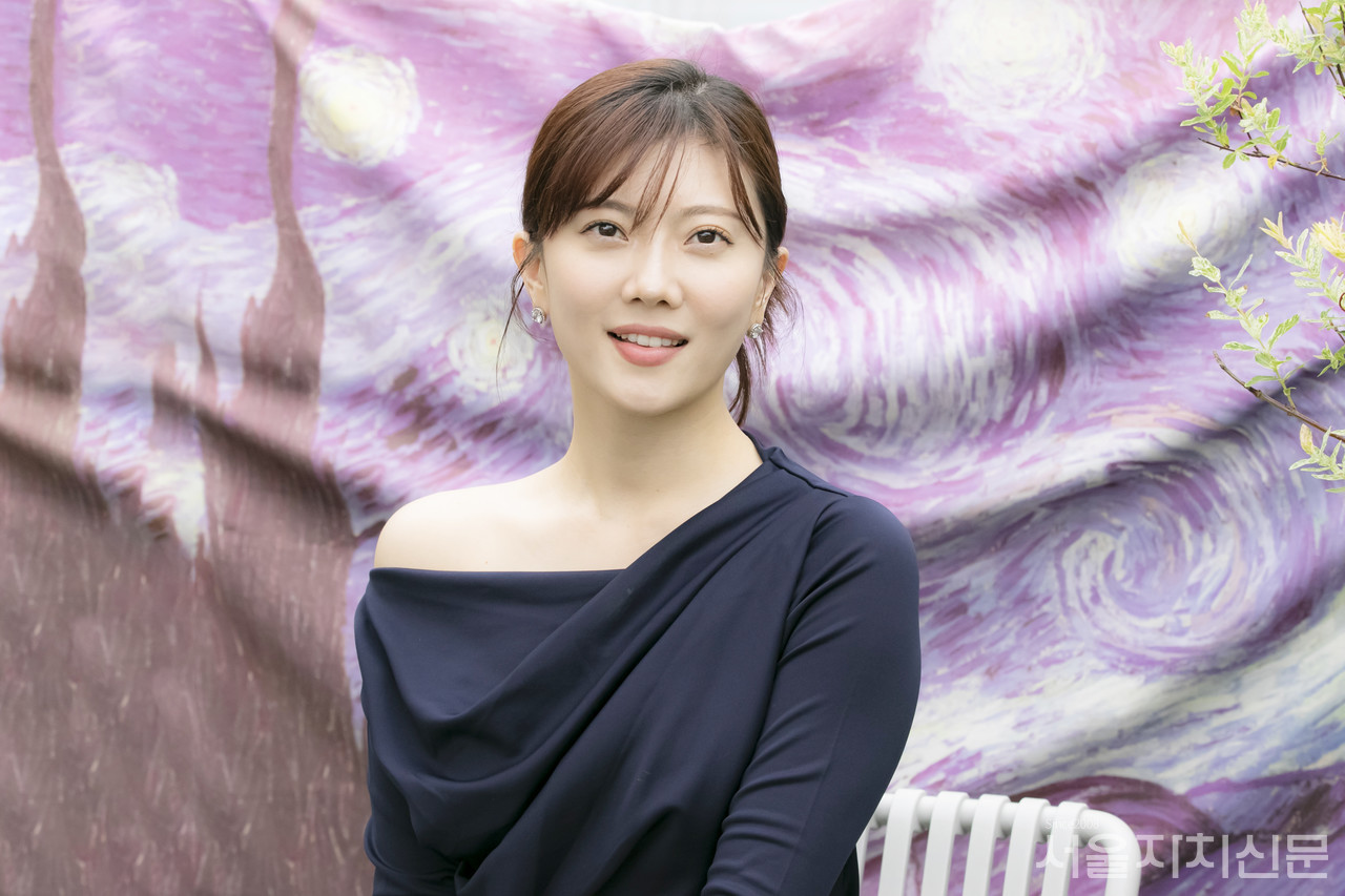 ▲ 배우 박시인이 인터뷰에 앞서 포즈를 취하고 있다. ㅣ사진 ⓒ 김수현 기자