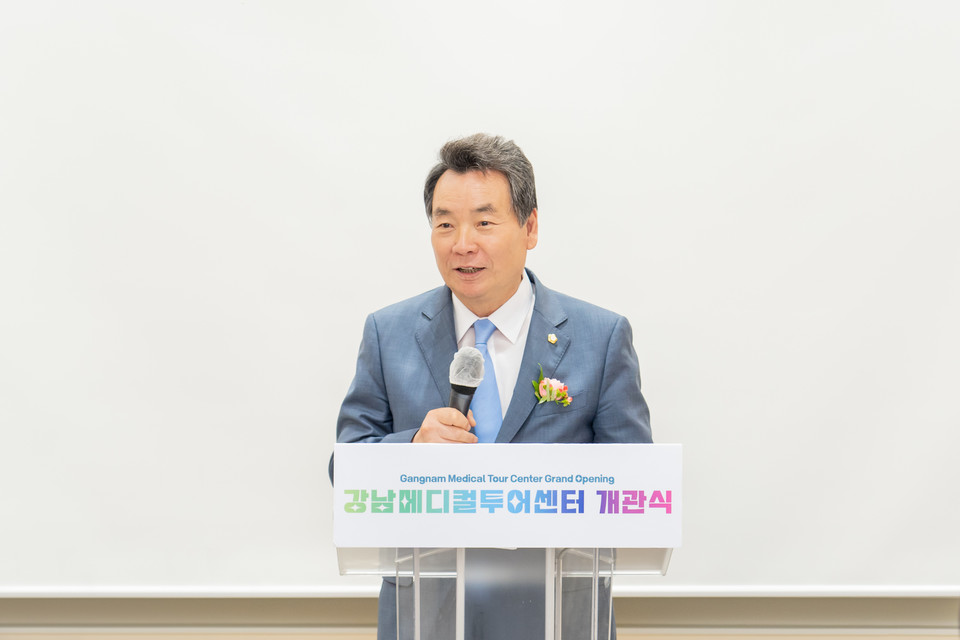지난 22일 개최된 ‘강남메디컬투어센터 개관식’에서 축사를 하는 김형대 의장