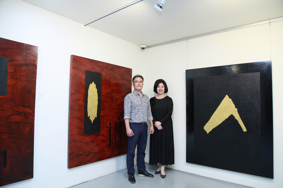 좌측부터 이형곤 작가, 장은선 관장