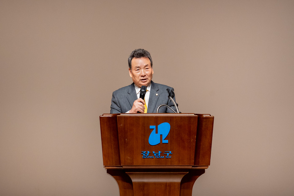 지난 6일 ‘치매예방 범국민 캠페인’에서 강남구의회 김형대 의장이 축사를 하고 있다.