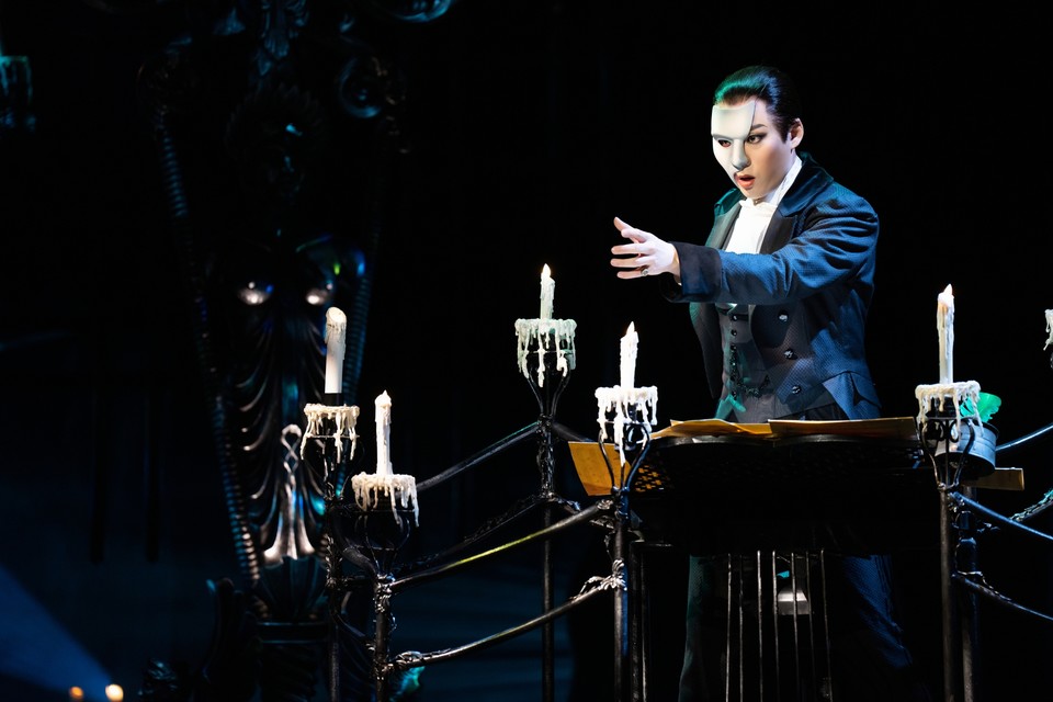 서울 공연의 대미를 장식할 마지막 티켓 오픈이 확정되었다. 2023년 국내 공연계를 뒤흔들고 있는 '오페라의 유령' 공연 중 한 장면 (자료제공=에스앤코)