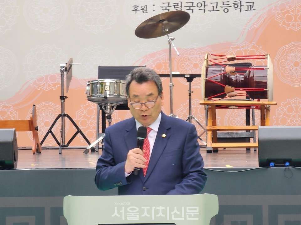 축사를 하고 있는 김형대 강남구의장