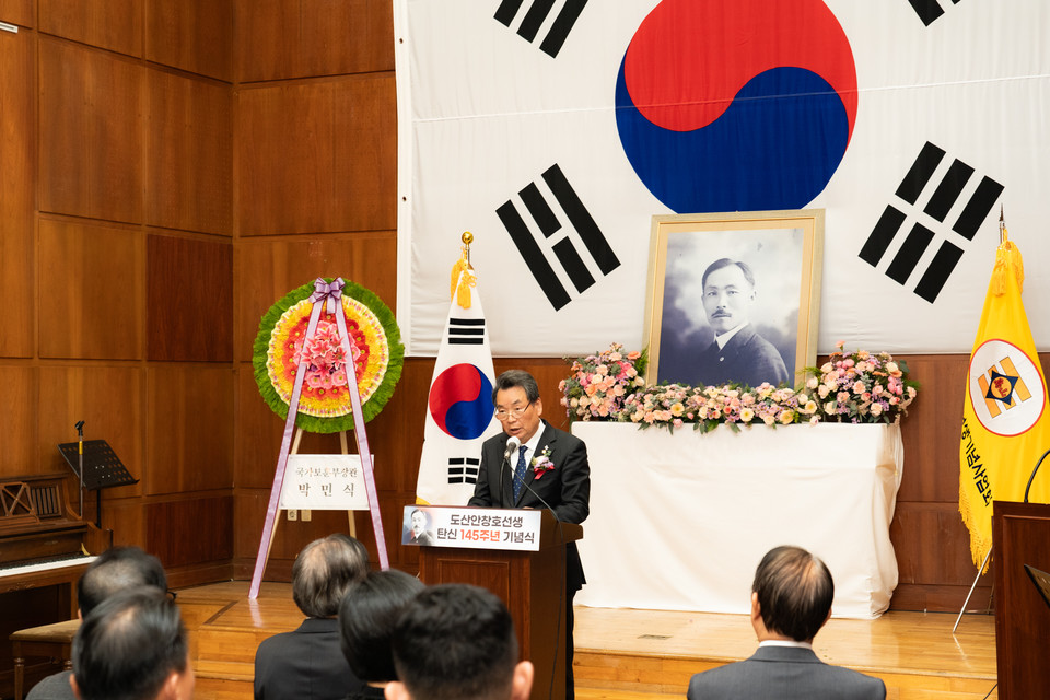 지난 9일 도산안창호기념관 강당에서 열린 ‘도산안창호선생 탄신 제145주년 기념식’에서 김형대 의장이 축사를 하고 있다.