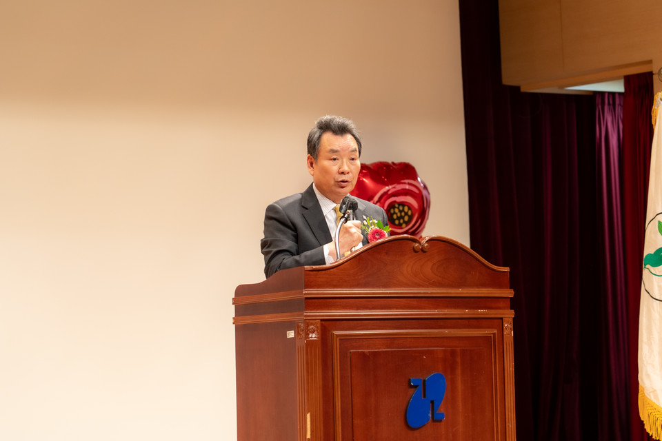 지난 23일 대치2문화센터에서 열린 ‘제17회 자연보호 강남구 유아 및 유치부 사생대회 시상식’에서 김형대 의장이 축사를 하고 있다.