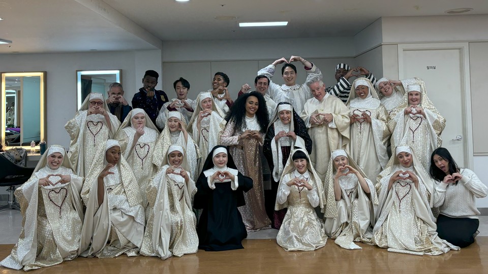 뮤지컬 '시스터 액트' KBS 열린음악회 단체사진_제공 EMK뮤지컬컴퍼니 Ι 제공 :: EMK뮤지컬컴퍼니