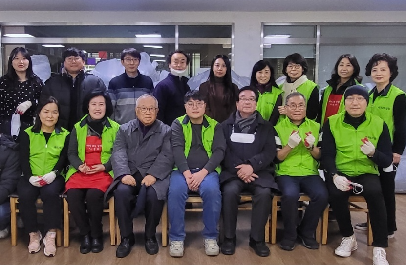 원명선 전 주민자치위원장과 나눔회 회원 일동