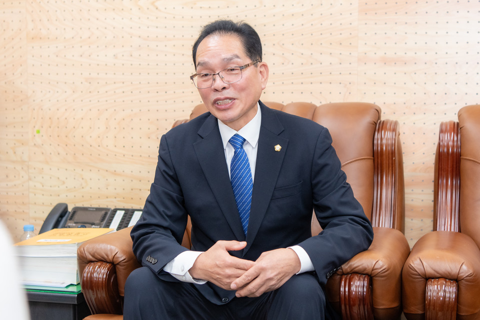 복진경 행정재경위원장